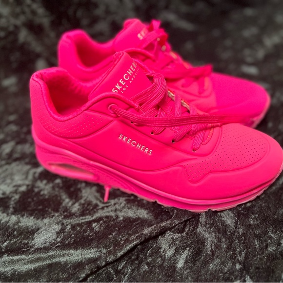 Hot pink sneakers - Picture 2 of 3